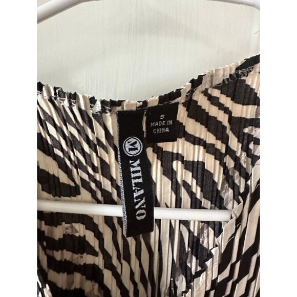 Milano Women’s size medium zebra top - Picture 6 of 7